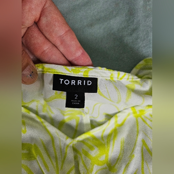 Torrid Georgette Twist Surplice Flutter Sleeve Blouse, Floral Green, 2X, NWOT - Picture 8 of 12
